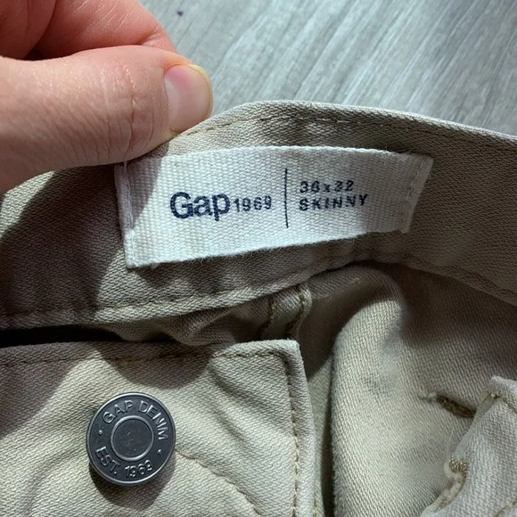 Men’s Gap khakis - Picture 3 of 6